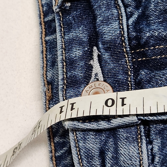 American Eagle Tomgirl distressed denim shorts 8 - Picture 14 of 16